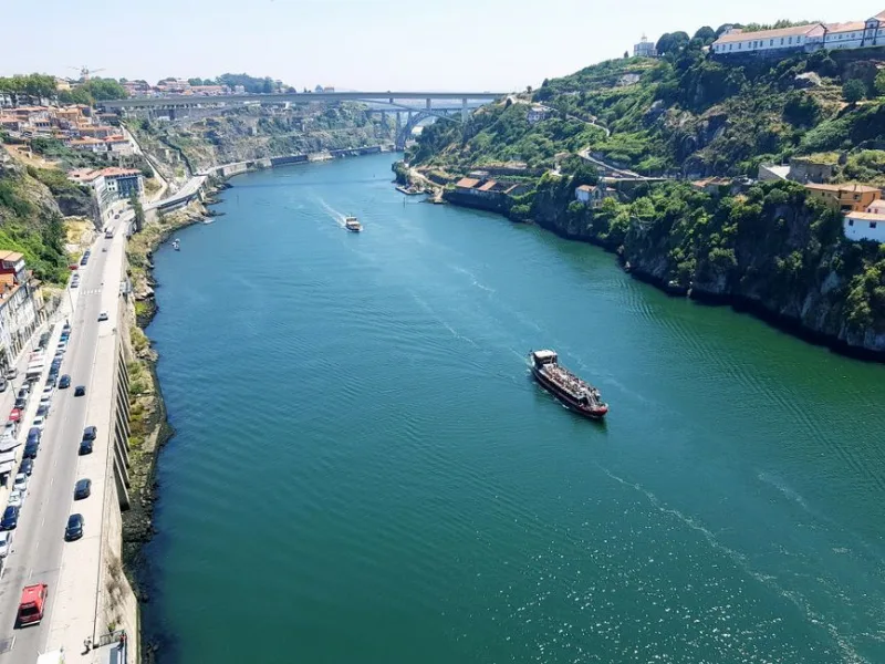 Setúbal: Sado Nehri'nin Kıyısında Liman Kimliği ve Arrábida'nın Gölgesinde Yaşam