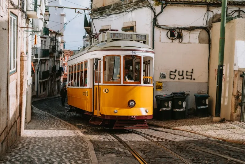 Lizbon'da Toplu Taşıma: Metro, Tramvay ve Otobüs Kullanım Rehberi