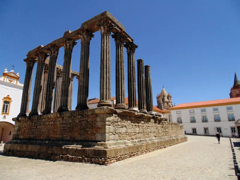 Évora: Alentejo'nun Taşlara Kazınmış Tarihi