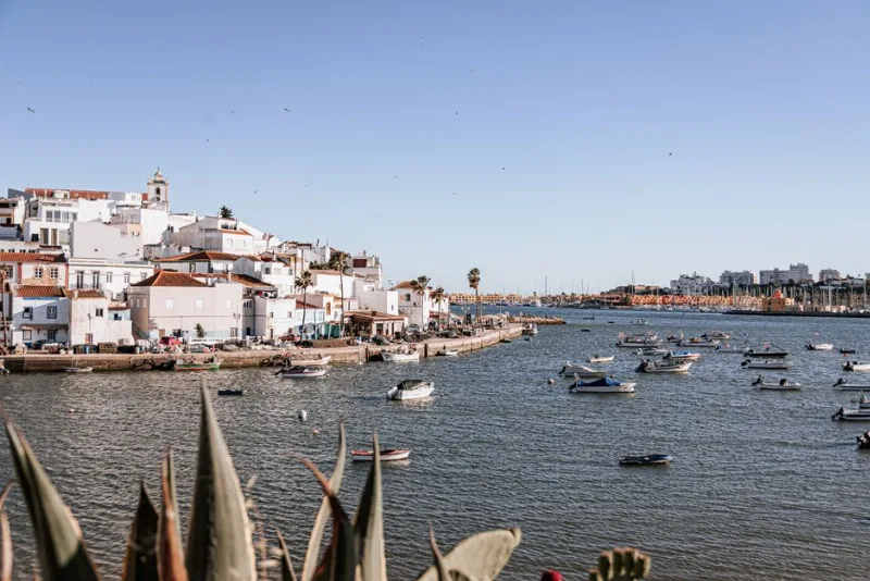 Portimão: Arade Nehri Kıyısında Limandan Turizm Kentine Uzanan Bir Algarve Hikâyesi